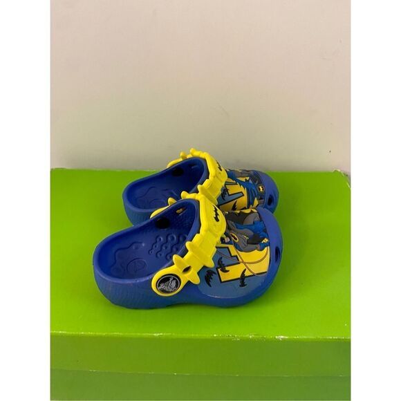 Batman Crocs blue yellow child’s 4/5 shoes - Picture 1 of 3